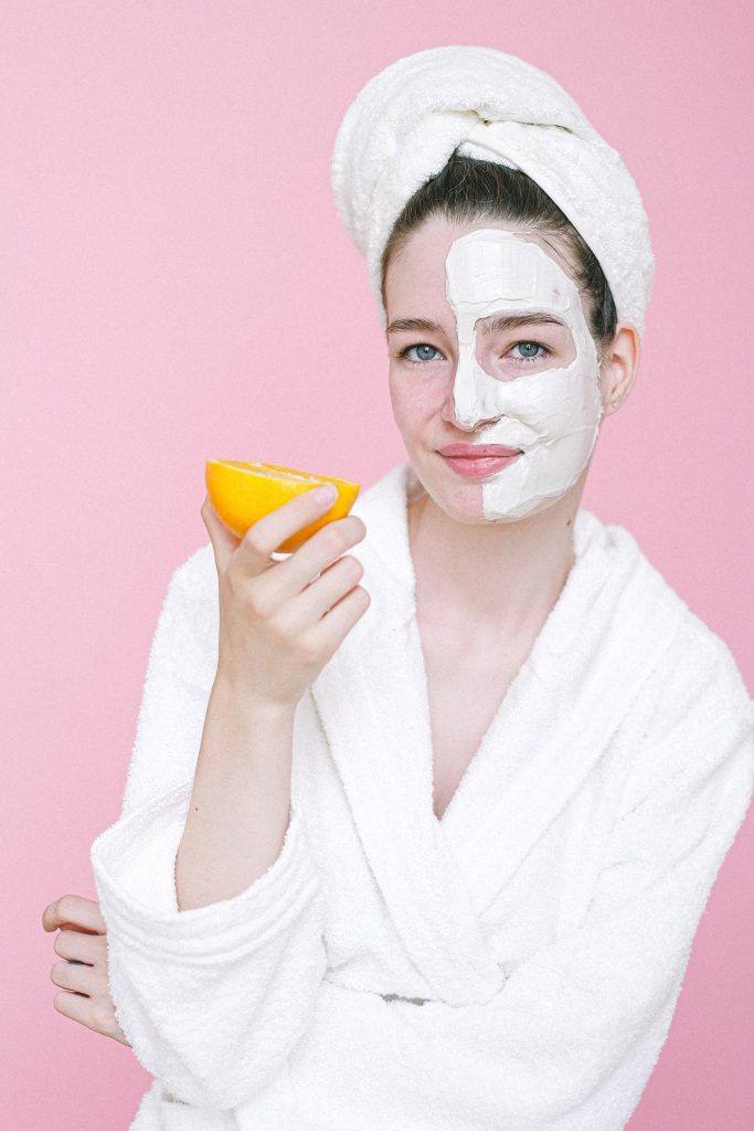 Ilustrasi masker vitamin C untuk kulit. Sumber: pexel.com
